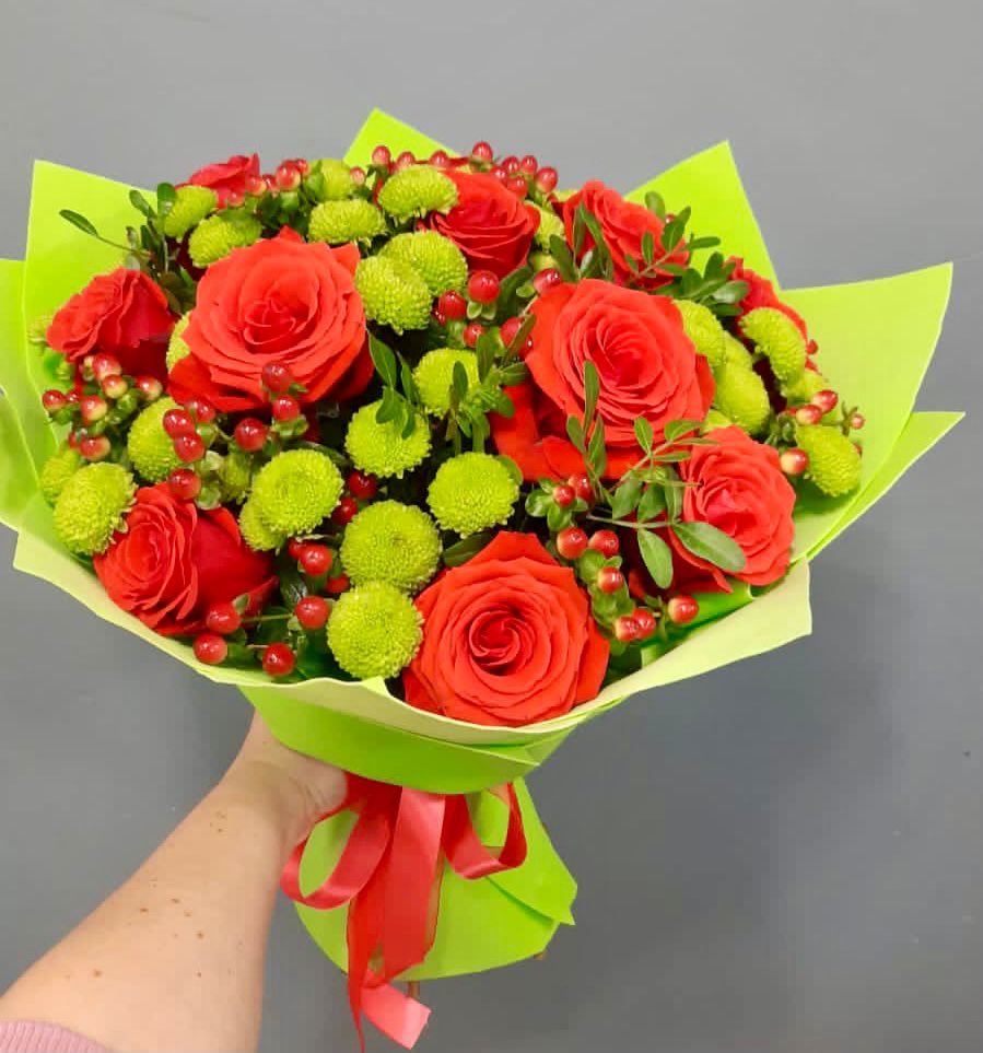 Букет цветов из: Хризантемы и Розы в Новочебоксарске