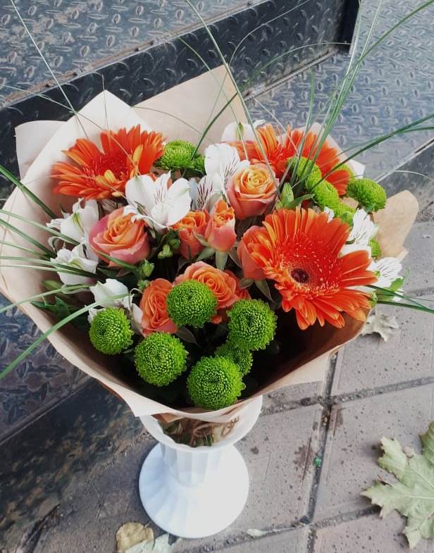 Букет цветов из: Герберы, Хризантемы, Альстромерии и Розы в Новочебоксарске