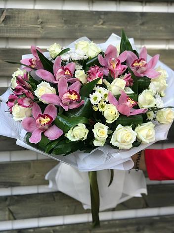 Букет цветов из: Розы и Хризантемы в Новочебоксарске