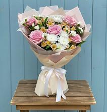 Букет цветов из:  Гвоздики, Орхидеи и Розы #REPLACE_PRED# Новочебоксарске