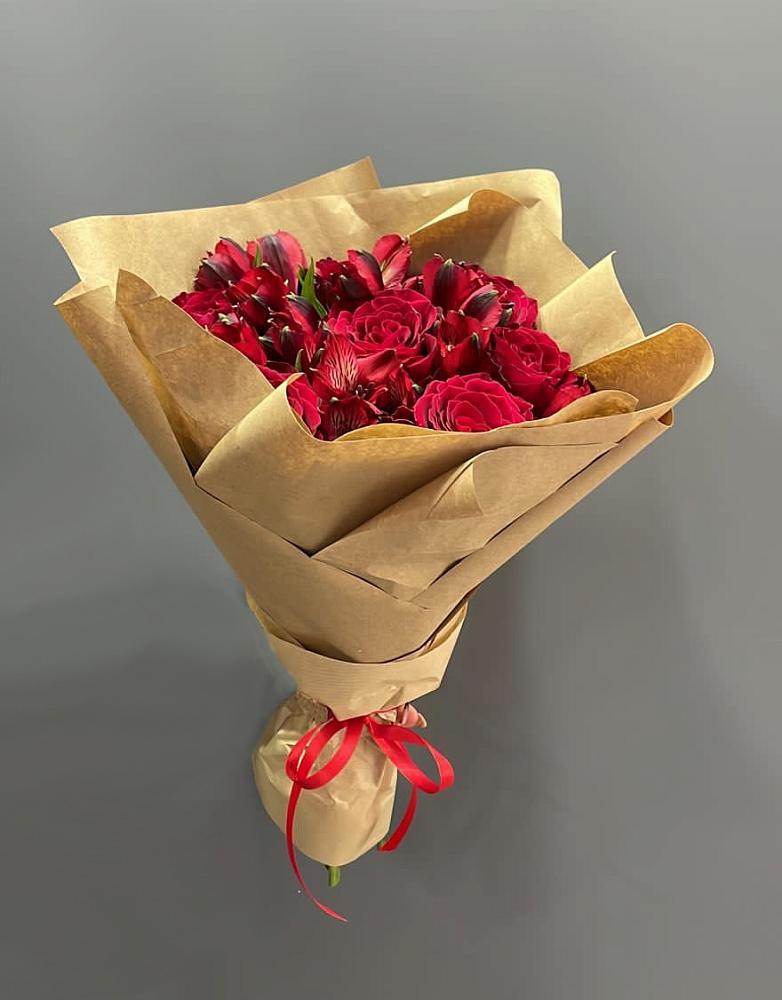 Букет цветов из: Альстромерии и Розы в Новочебоксарске