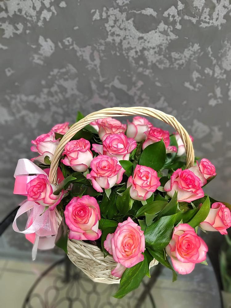 Цветочная композиция из Розы в корзине в Новочебоксарске