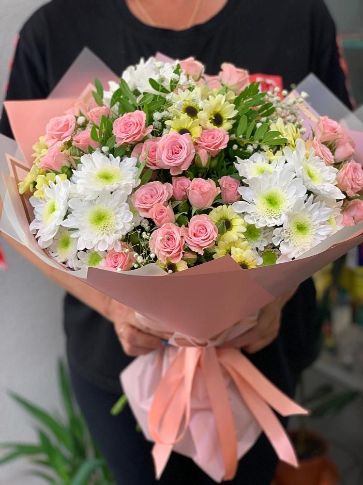Букет цветов из: Розы и Хризантемы в Новочебоксарске