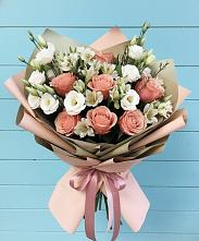 Букет цветов из:  Розы, Альстромерии и Лизиантусы в Новочебоксарске
