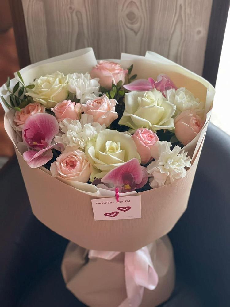 Букет цветов из: Орхидеи, Розы и Гвоздики в Новочебоксарске