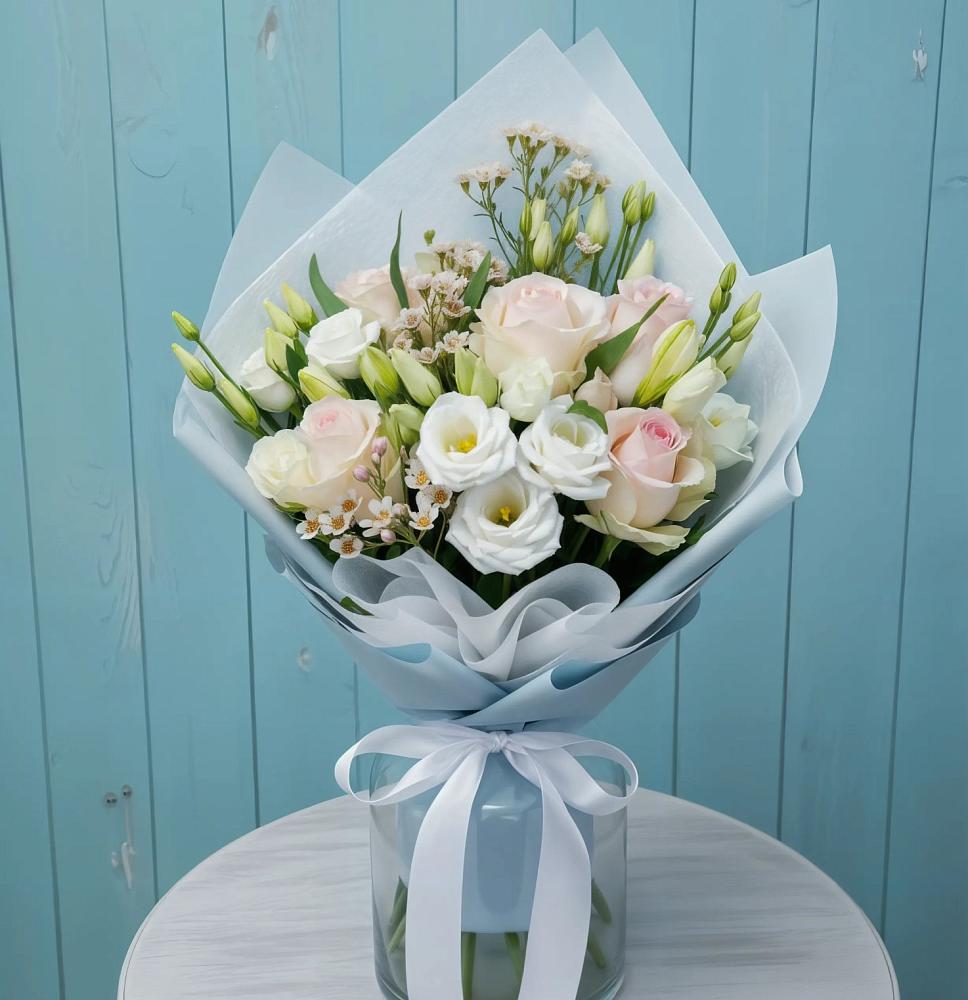 Букет цветов из: Розы и Лизиантусы в Новочебоксарске