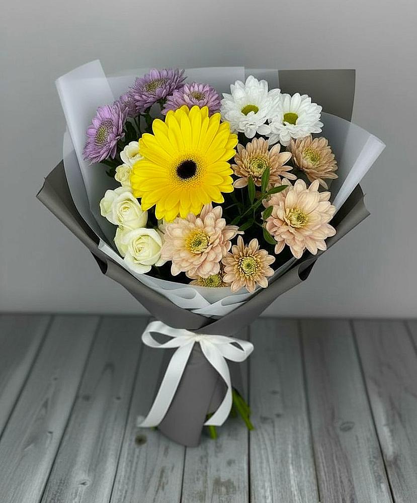 Букет цветов из: Розы, Герберы и Хризантемы в Новочебоксарске