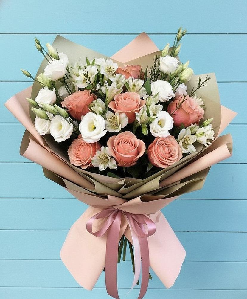Букет цветов из: Розы, Альстромерии и Лизиантусы в Новочебоксарске