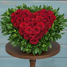 Цветочная композиция из Розы в виде сердца в Новочебоксарске