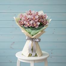 Букет цветов из:  Орхидеи и Розы в Новочебоксарске
