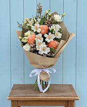 Букет цветов из:  Альстромерии, Лизиантусы, Розы и Хризантемы в Новочебоксарске