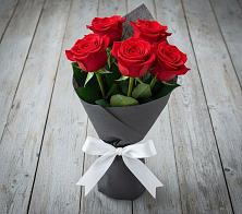 Букет 5 Красных роз Эдлесс Лав в Новочебоксарске