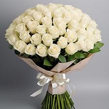 Букет 101 беля роза Белоснежка в Новочебоксарске