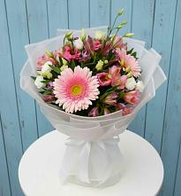 Букет цветов из:  Герберы, Альстромерии и Лизиантусы в Новочебоксарске