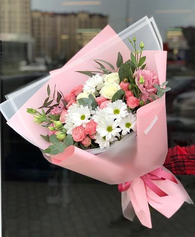 Букет цветов из: Розы, Лизиантусы и Хризантемы в Новочебоксарске