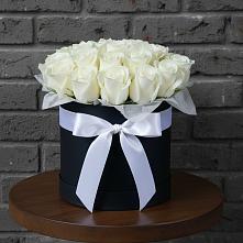 Цветочная композиция из Розы в шляпной коробке в Новочебоксарске