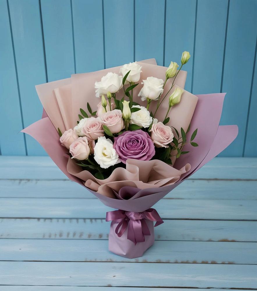 Букет цветов из: Розы и Лизиантусы в Новочебоксарске